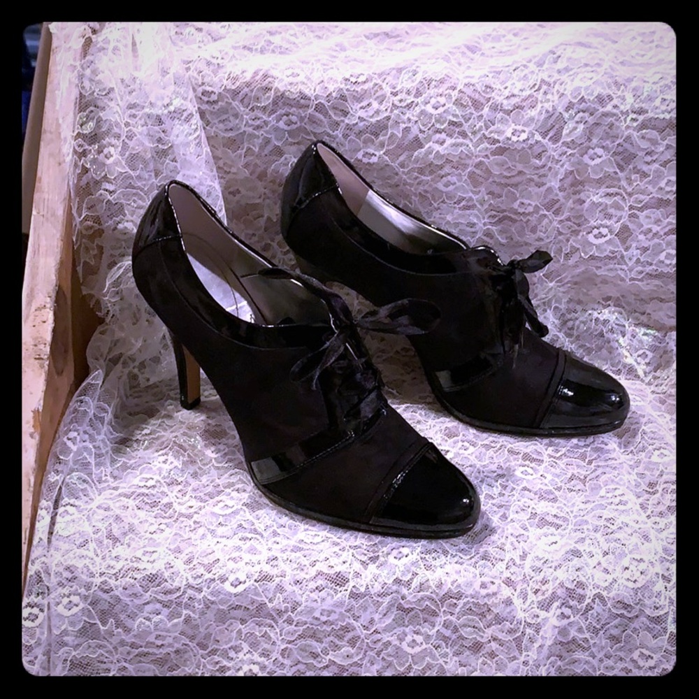 Tahari Shoes